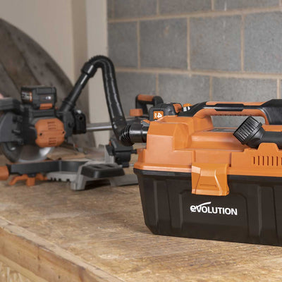 Aspirator umed-uscat cu acumulator Evolution R11VAC-Li 18V Li-Ion EXT + acumulator si incarcator